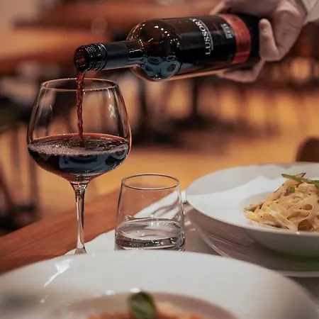 Theatro- Center فندق