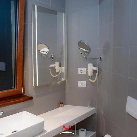 فندق Theatro- Center 4*