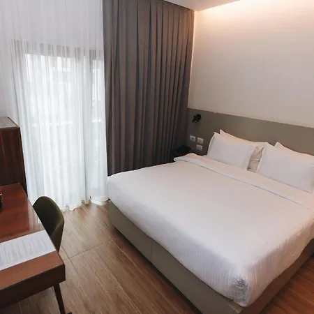 Theatro- Center Отель Тирана