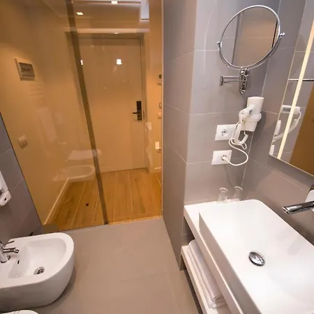 Theatro- Center تيرانا