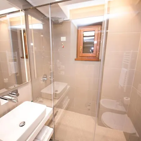 فندق Theatro- Center 4*