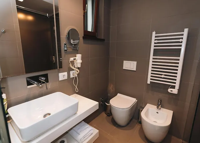 Theatro- Center Отель Тирана